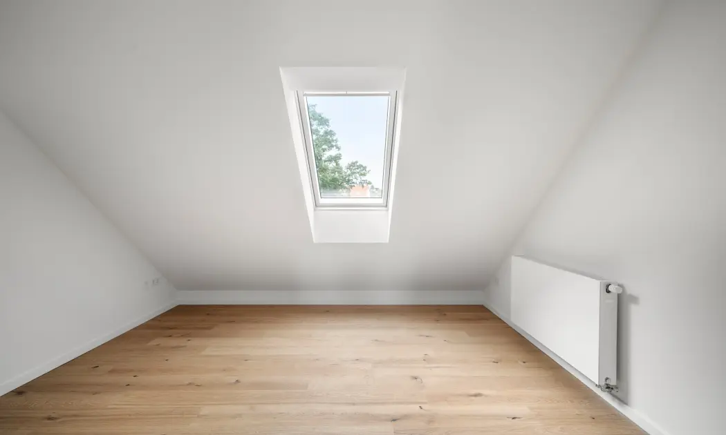 Dachzimmer mit Dachfenster