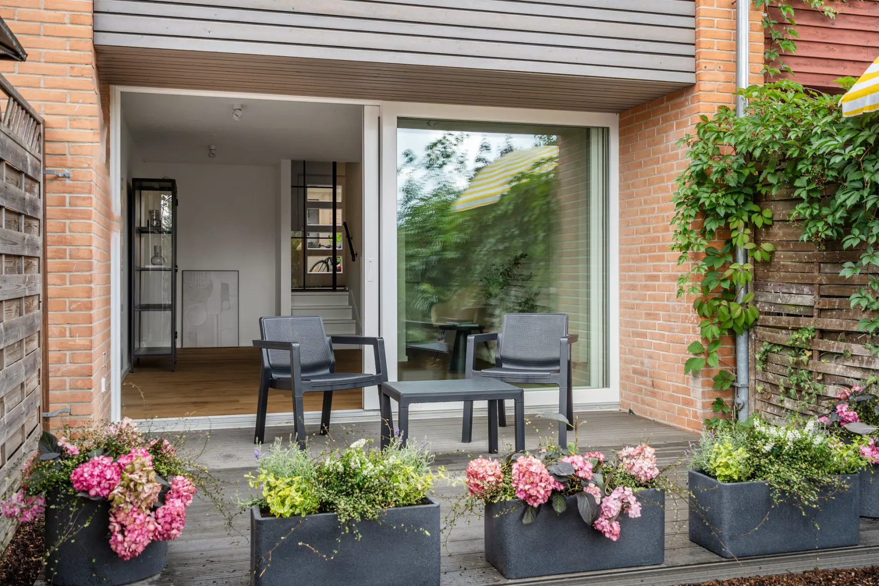 Terrasse vor dem Wohnbereich