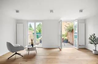 Großzügiger Wohnbereich mit fließendem Übergang zur Terrasse