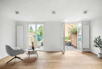 Großzügiger Wohnbereich mit fließendem Übergang zur Terrasse